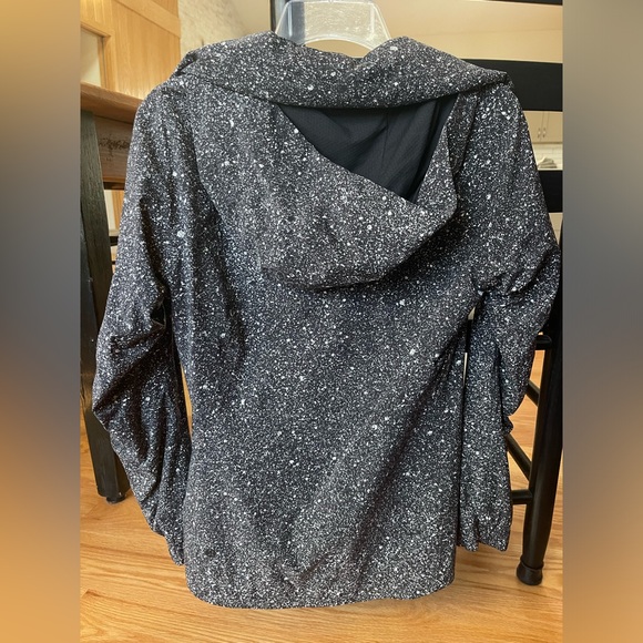 Lululemon Jacket - Picture 3 of 4